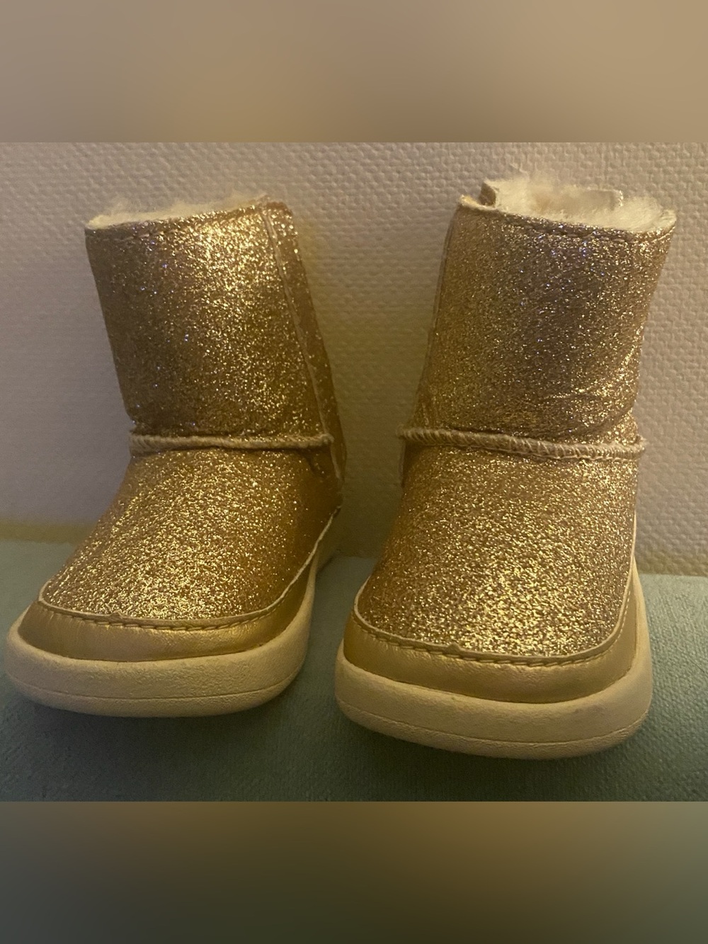 UGG Keelan Gold Metallic Glitter Infant Boots Shearling Lined Size 2/3 (6-12M)